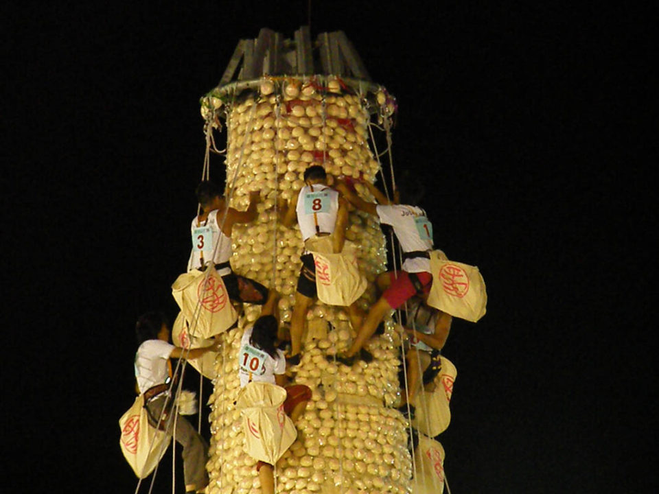 Bun Scrambling Competition Chaun Chau